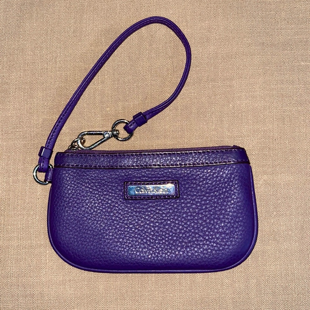 Calvin Klein purple💜wristlet